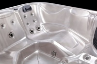 Гидромассажный СПА бассейн Sunrans SR812B Гидромассажный СПА бассейн Sunrans SR812B